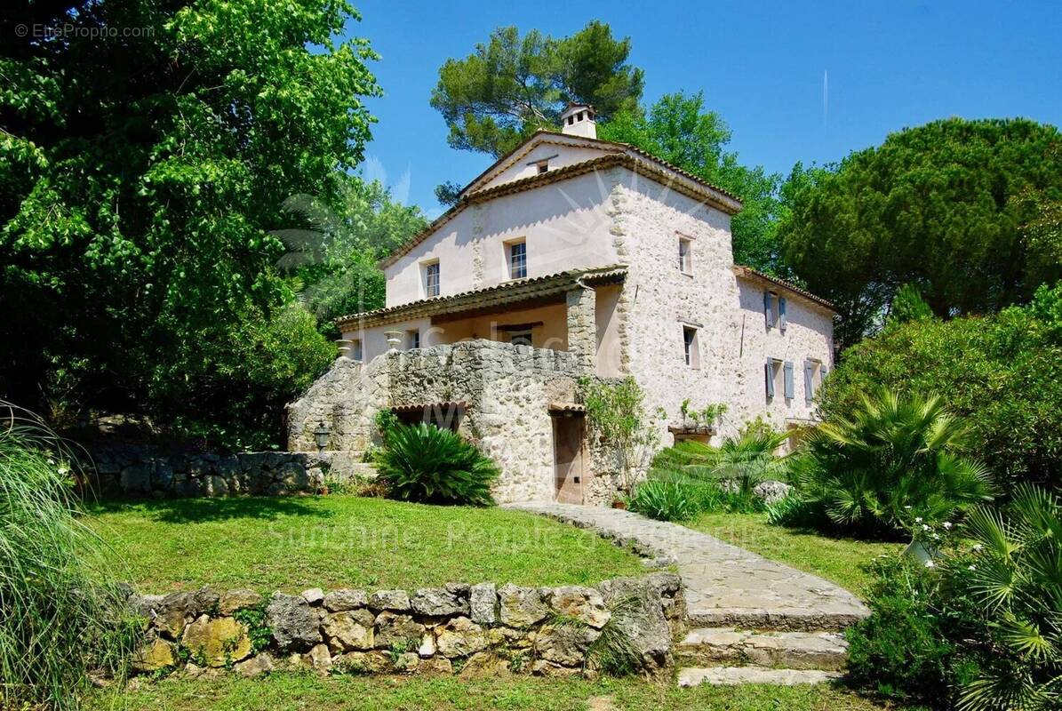 Maison à ROQUEFORT-LES-PINS