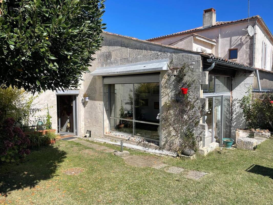 Photo 1 - Maison à MORTAGNE-SUR-GIRONDE