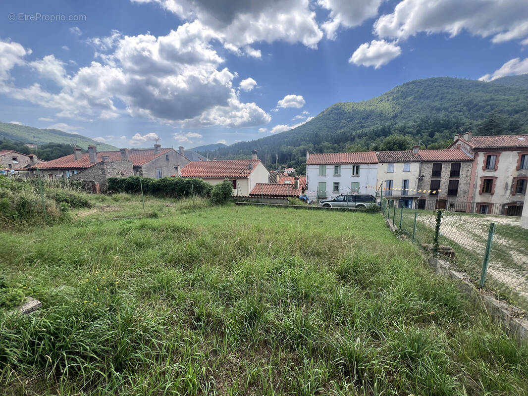 Terrain à SAINT-LAURENT-DE-CERDANS