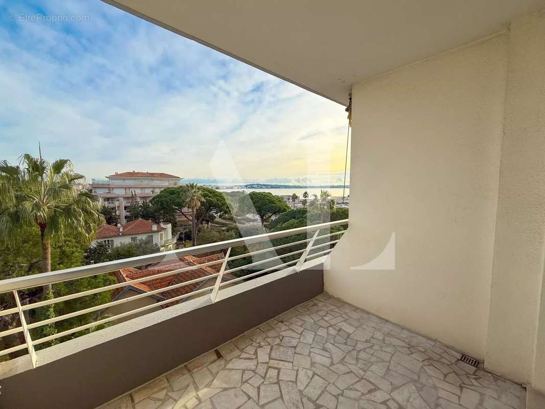 Appartement à VALLAURIS