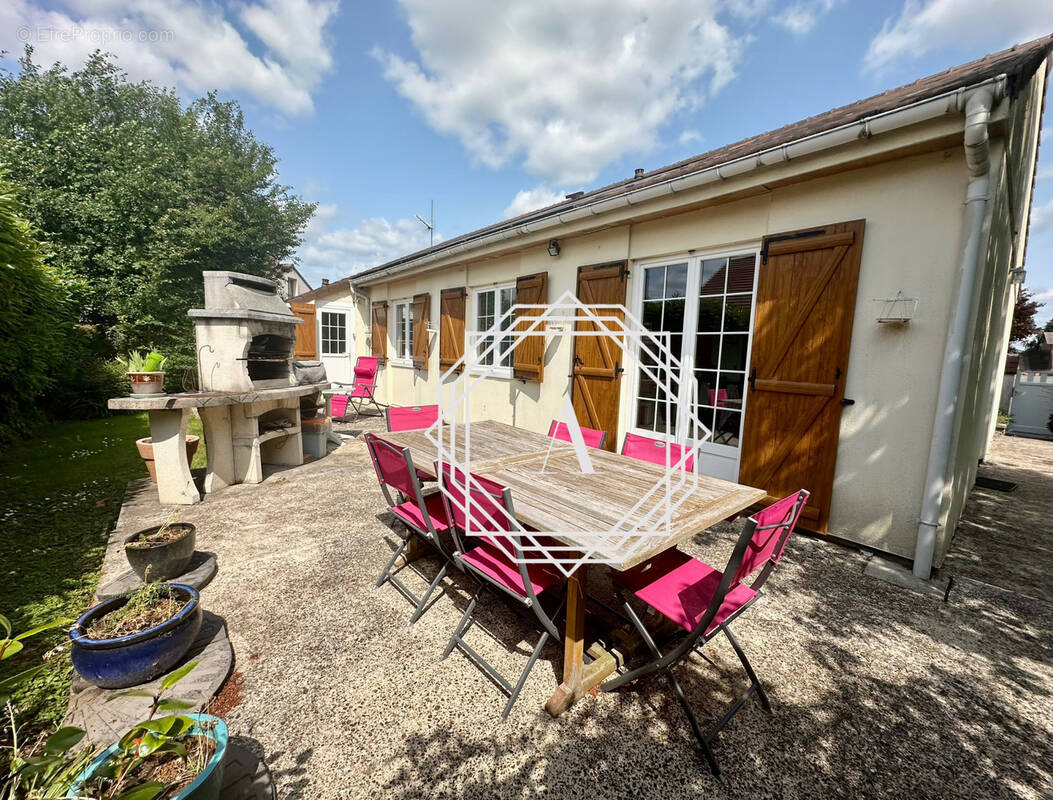 Maison à MERU