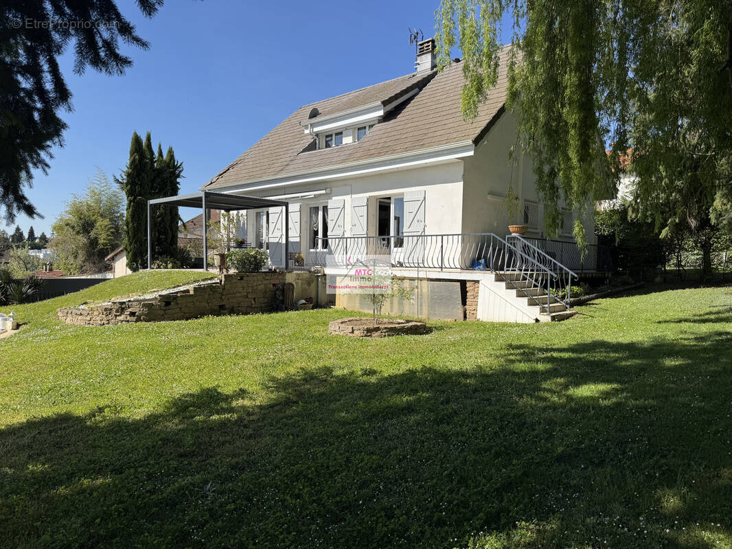 Maison à CHARVIEU-CHAVAGNEUX