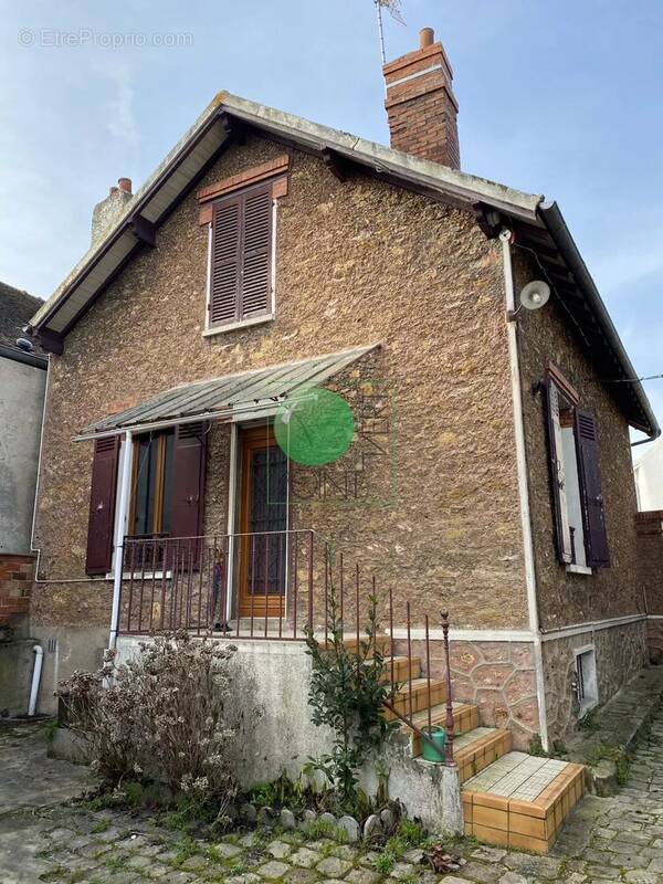 Maison à VERT-LE-GRAND