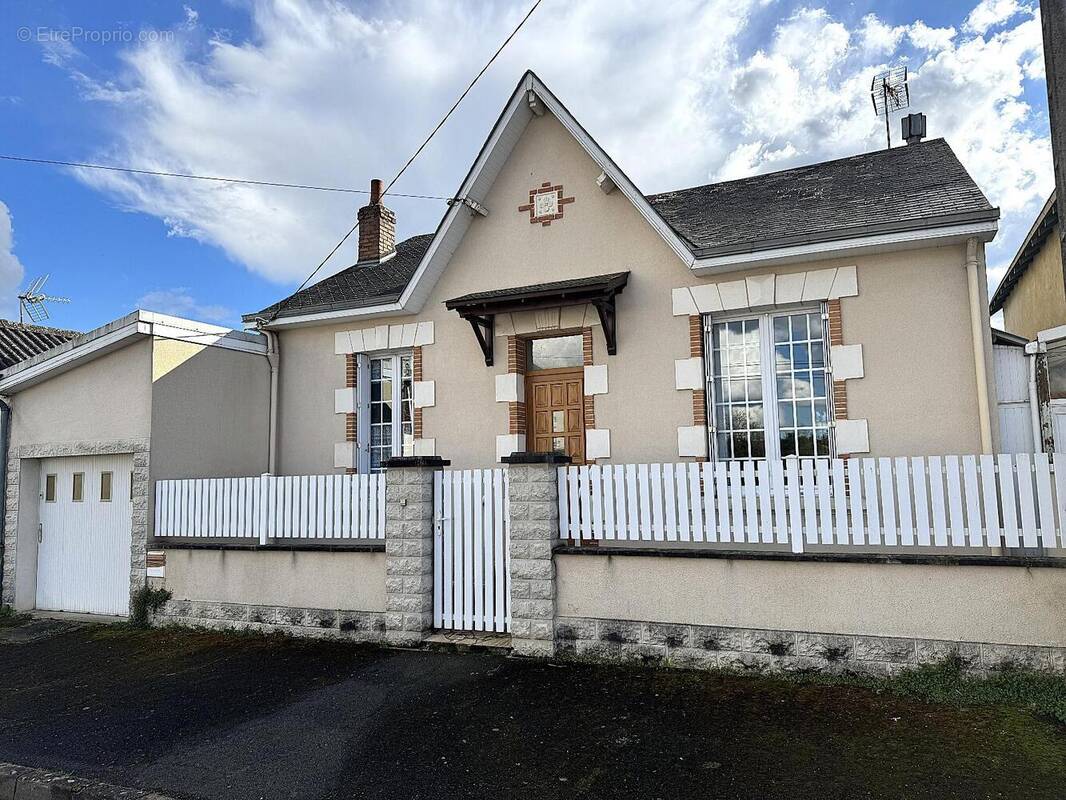   - Maison à THOUARS