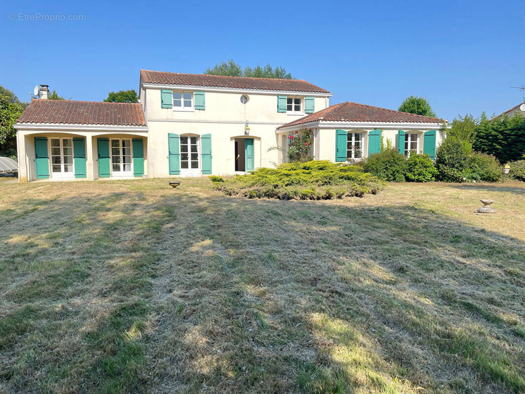 Maison à NOUAILLE-MAUPERTUIS