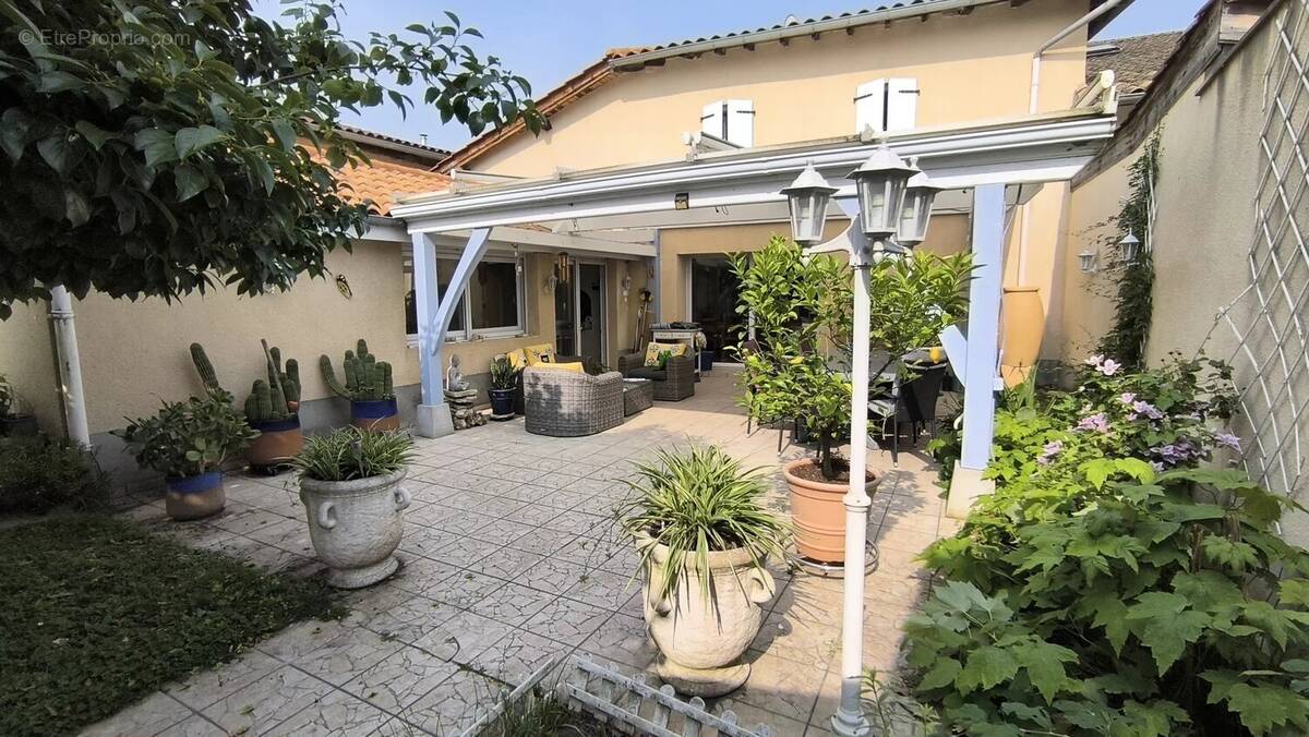Maison à SAINT-DIDIER-SUR-CHALARONNE