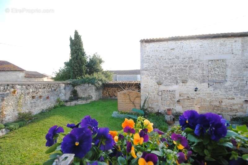 Maison à HIERSAC