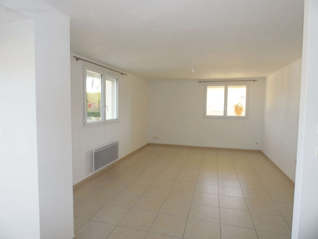 Maison à LAUDUN-L&#039;ARDOISE