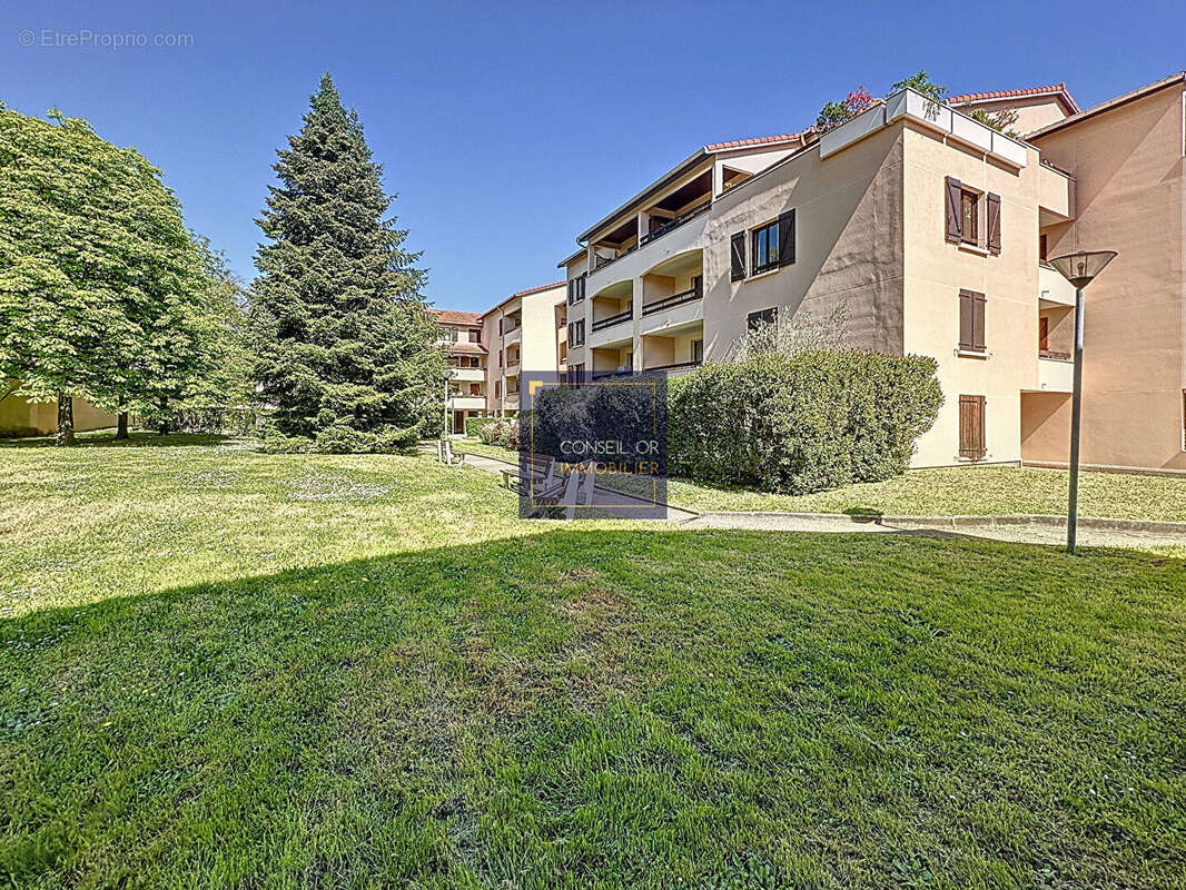 Appartement à SAINT-GENIS-LAVAL