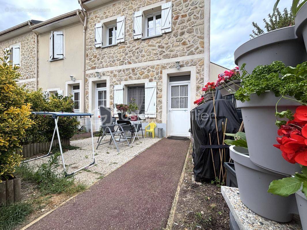 Appartement à GRISY-SUISNES