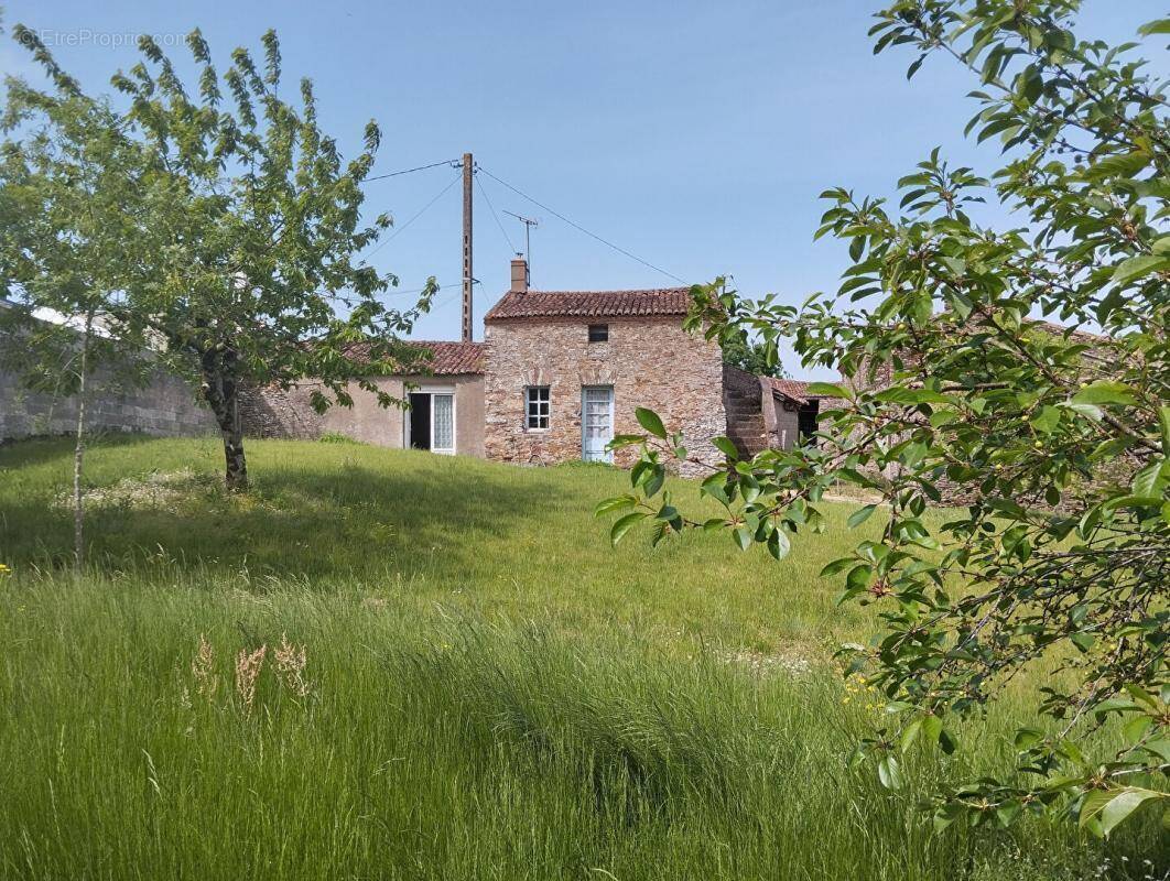 Maison à LA CHAPELLE-BASSE-MER