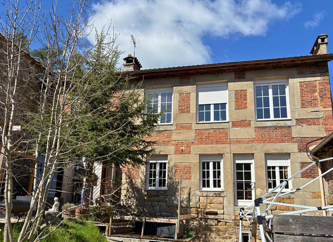 Maison à SAINT-GENEST-LERPT