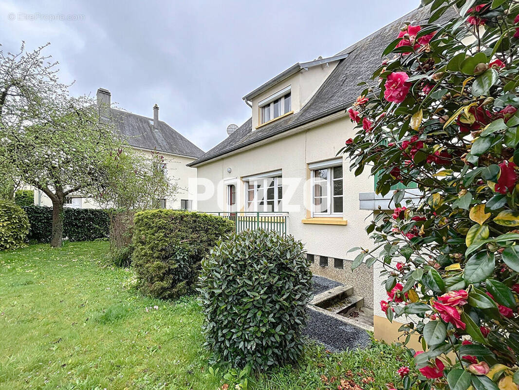 Maison à CONDE-SUR-VIRE