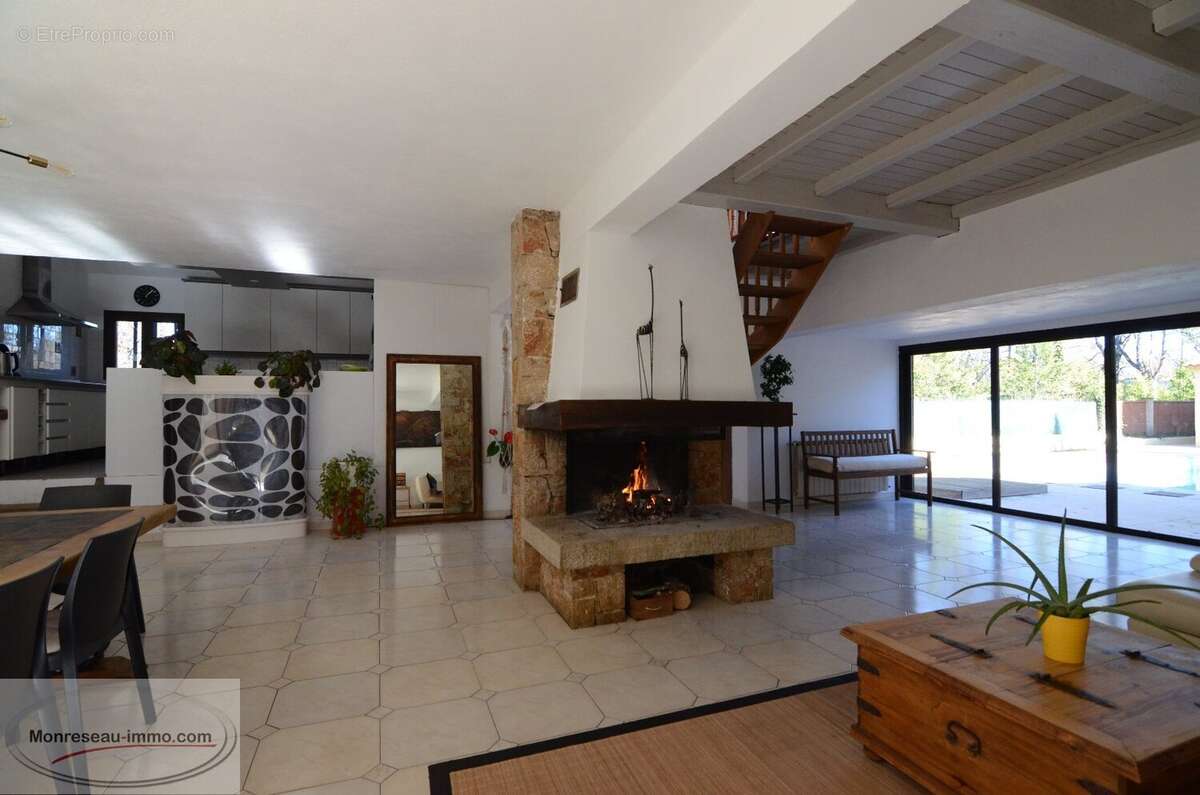 Maison à TOURRETTES