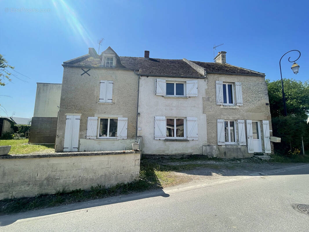 Maison à ARGENCES