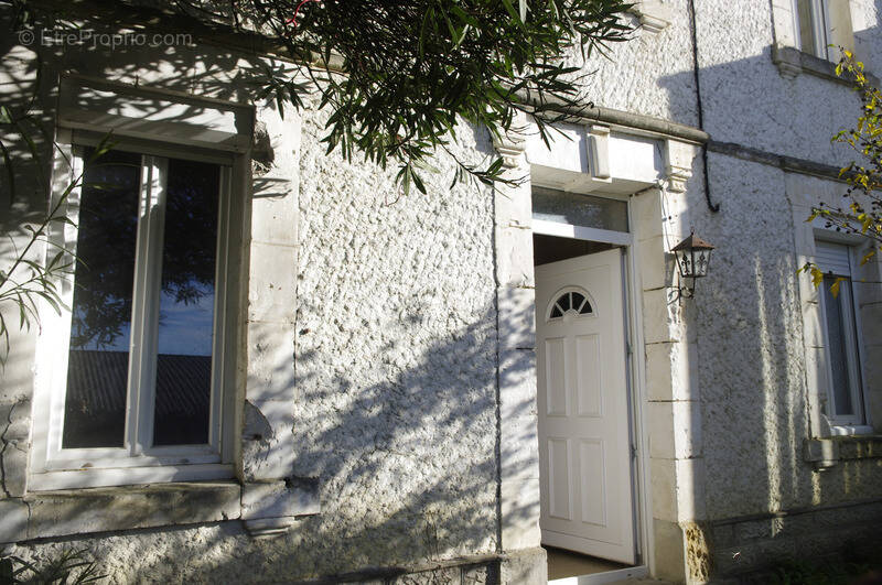 Maison à MONTESQUIOU