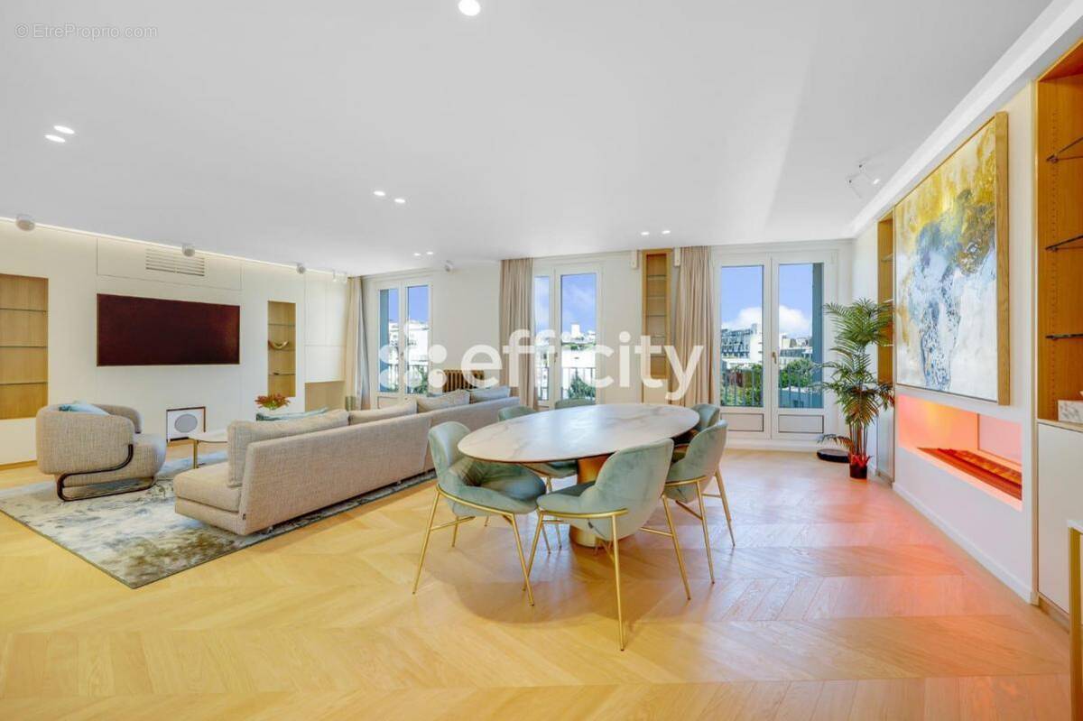 Appartement à PARIS-7E