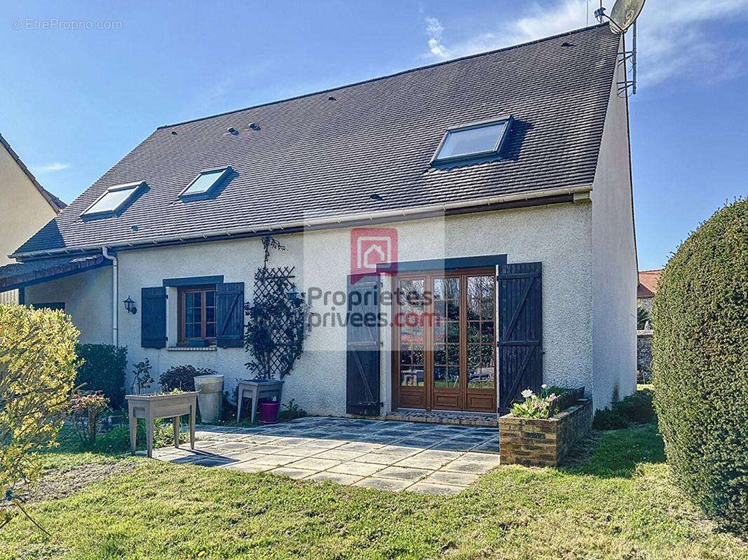 Maison à LE PERRAY-EN-YVELINES