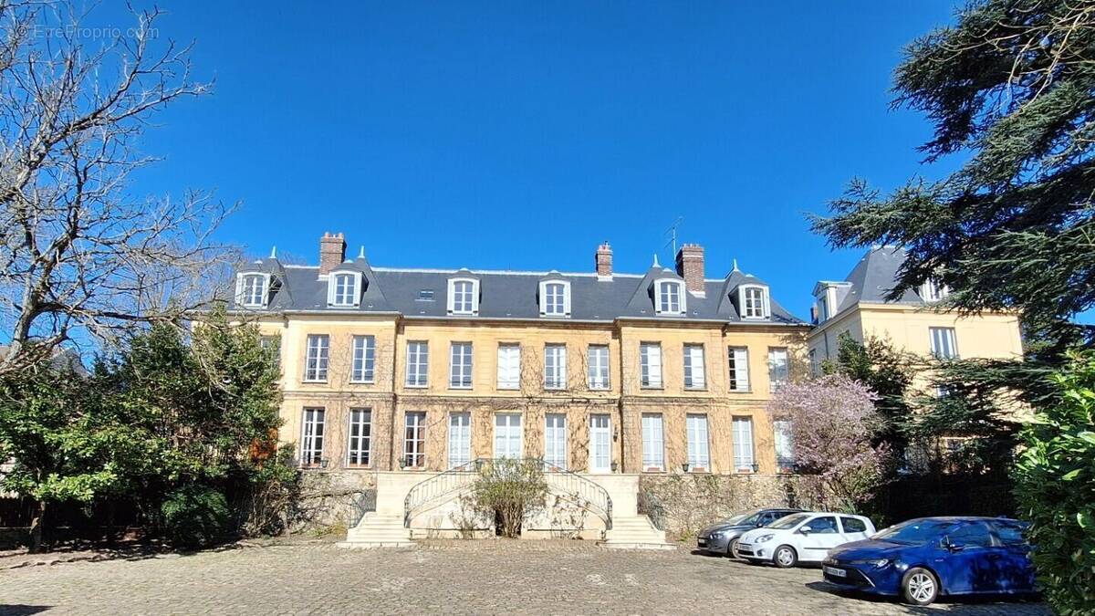 Appartement à VERRIERES-LE-BUISSON