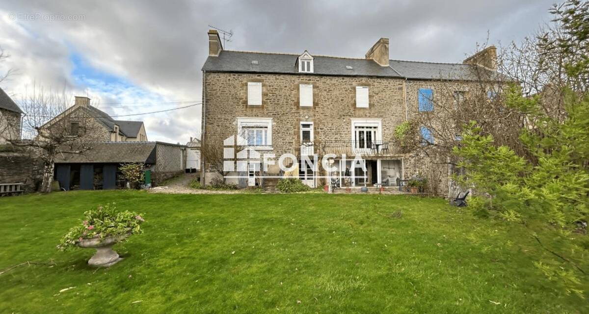 Maison à DOL-DE-BRETAGNE