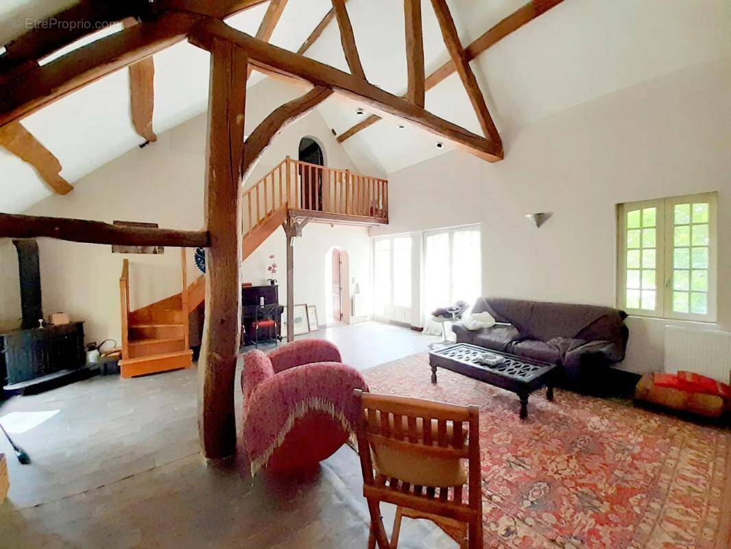 Maison à COMBRES