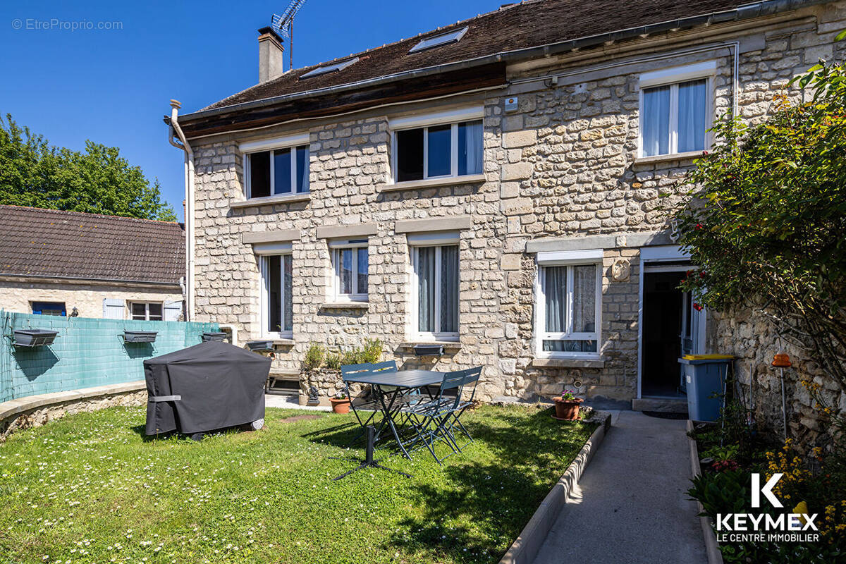 Maison à NESLES-LA-VALLEE