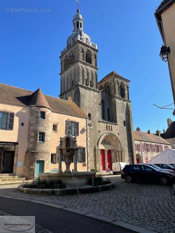 Commerce à SAULIEU