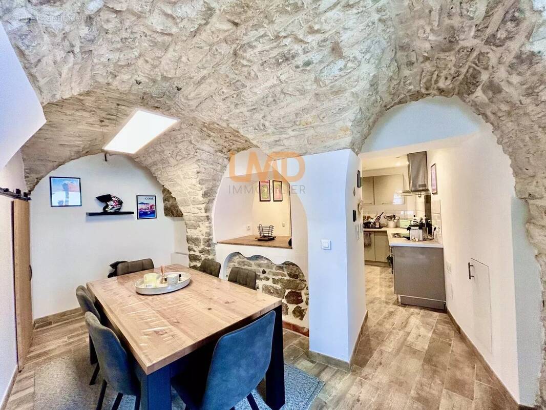 Maison à CAVEIRAC