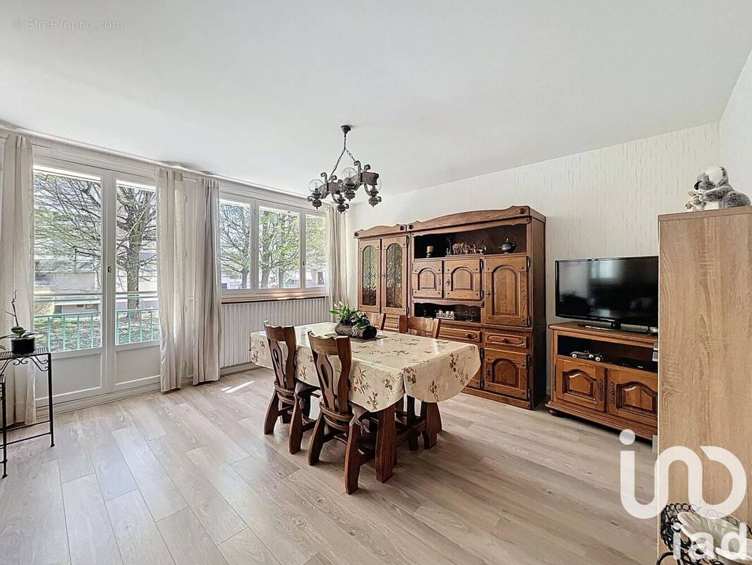 Photo 1 - Appartement à LE PLESSIS-TREVISE
