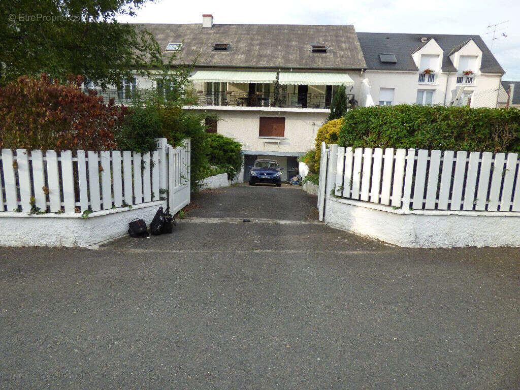 Maison à SAINT-DENIS-DE-L&#039;HOTEL