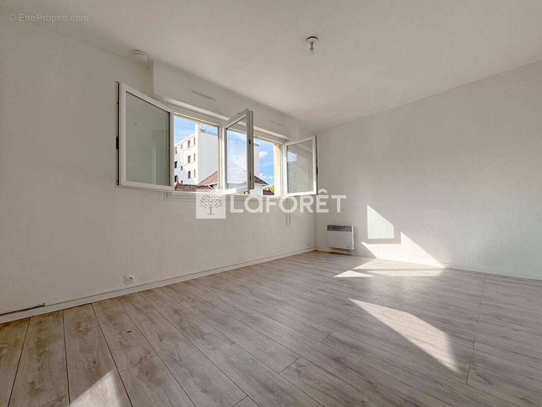 Appartement à MONTROUGE