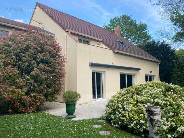 Maison à CRECY-LA-CHAPELLE