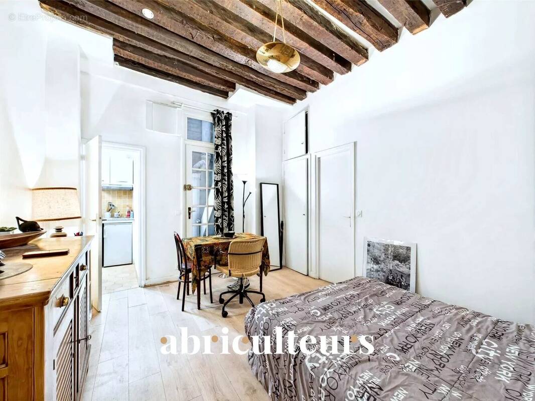 Appartement à PARIS-1E