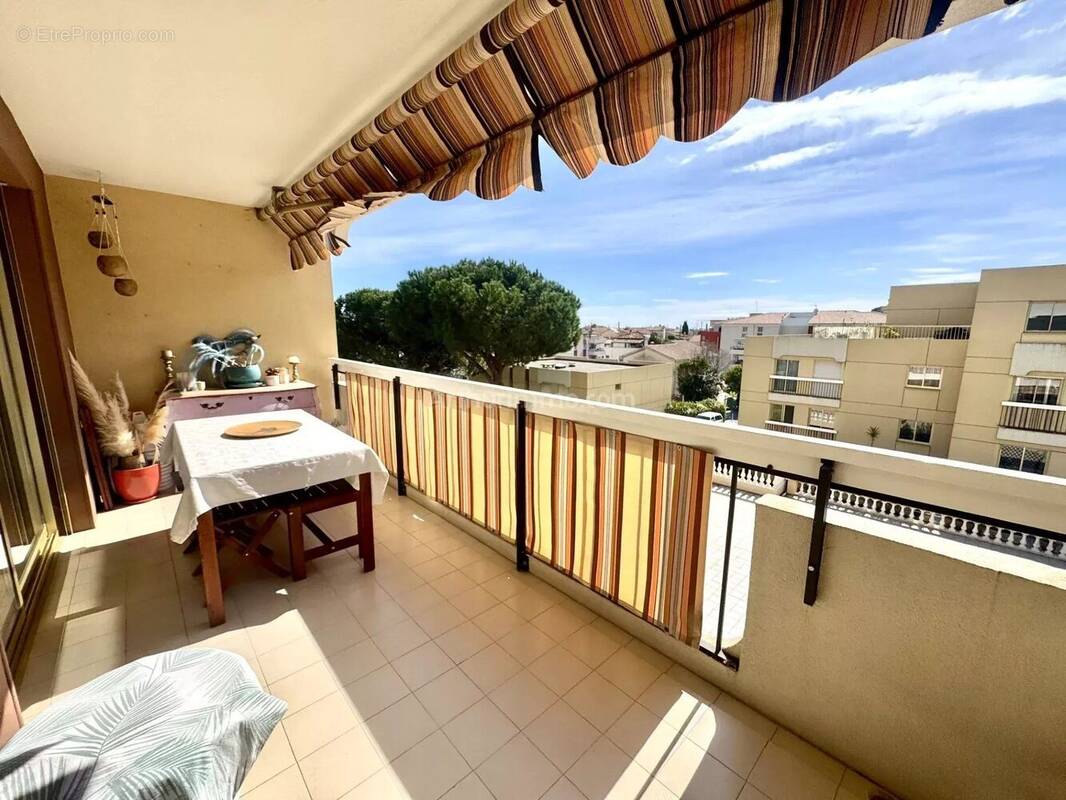 Appartement à SAINT-LAURENT-DU-VAR