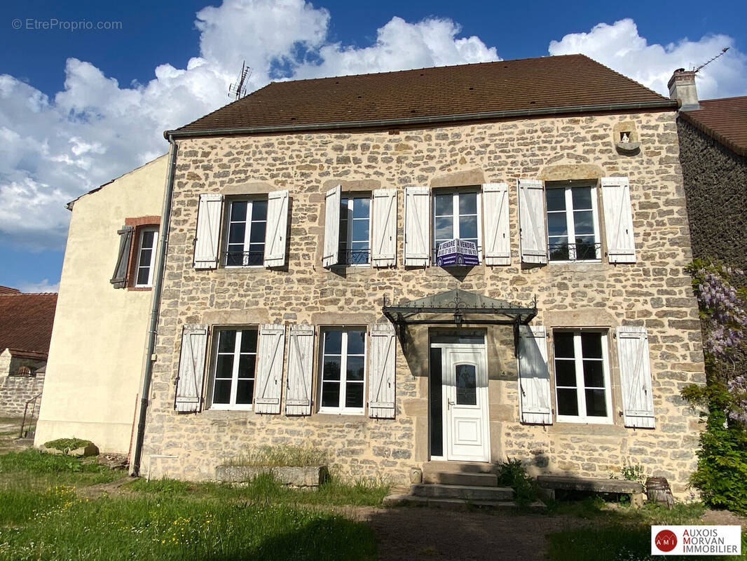 Maison à CLAMEREY