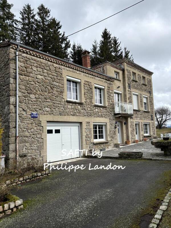 Photo 1 - Maison à SAINT-JUST-MALMONT