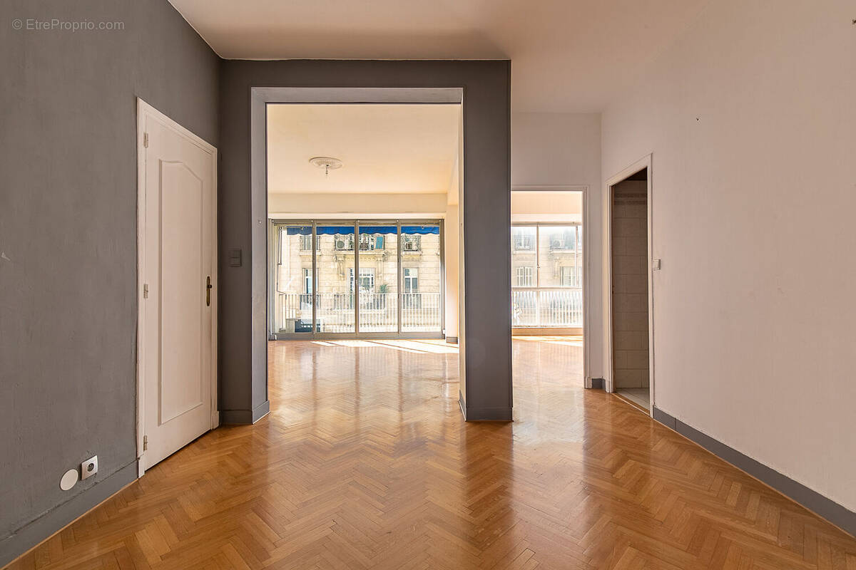 Photo 1 - Appartement à MARSEILLE-8E