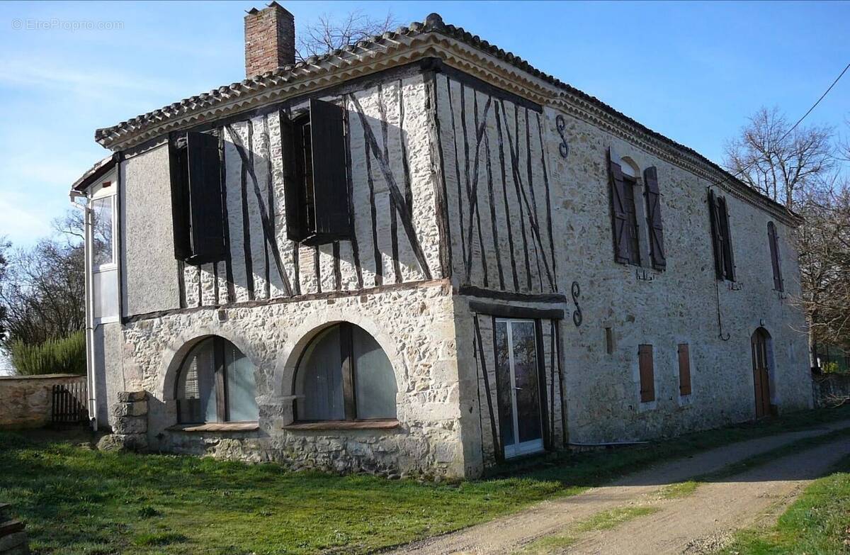 Maison à MAUVEZIN