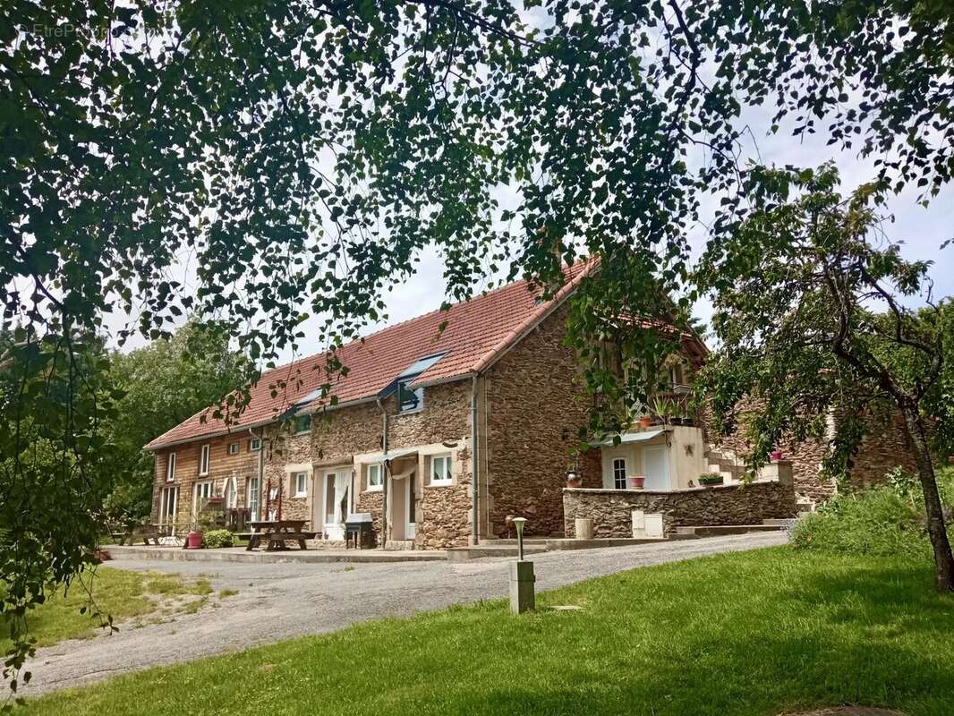 Maison à RIEUPEYROUX