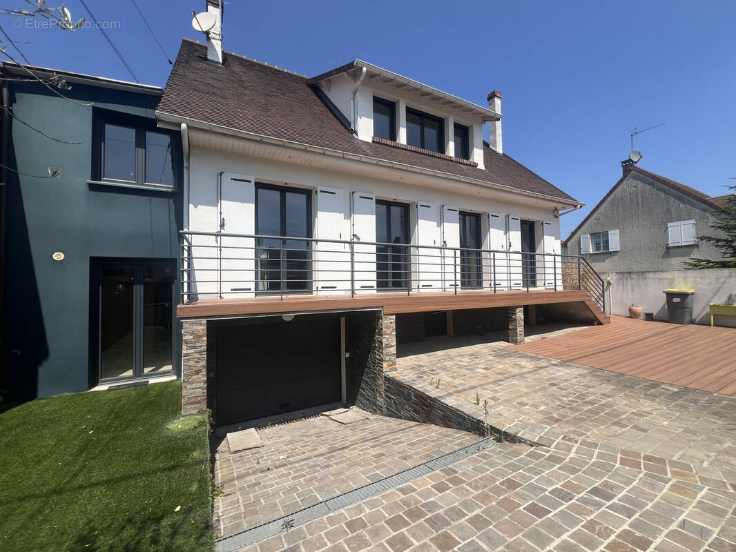 Maison à SARTROUVILLE