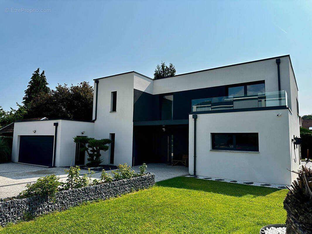 Maison à MIRECOURT