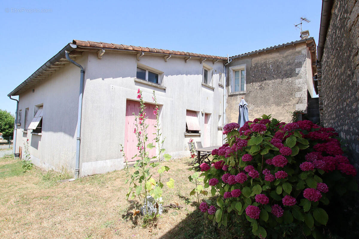 Maison à VOUILLE