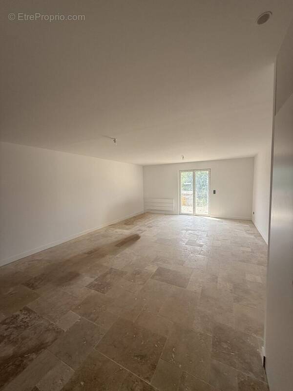 Appartement à SALERNES