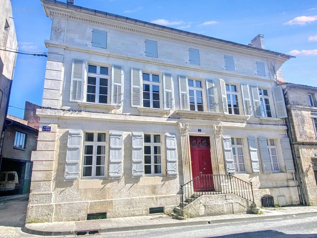 Maison à CHATEAUNEUF-SUR-CHARENTE