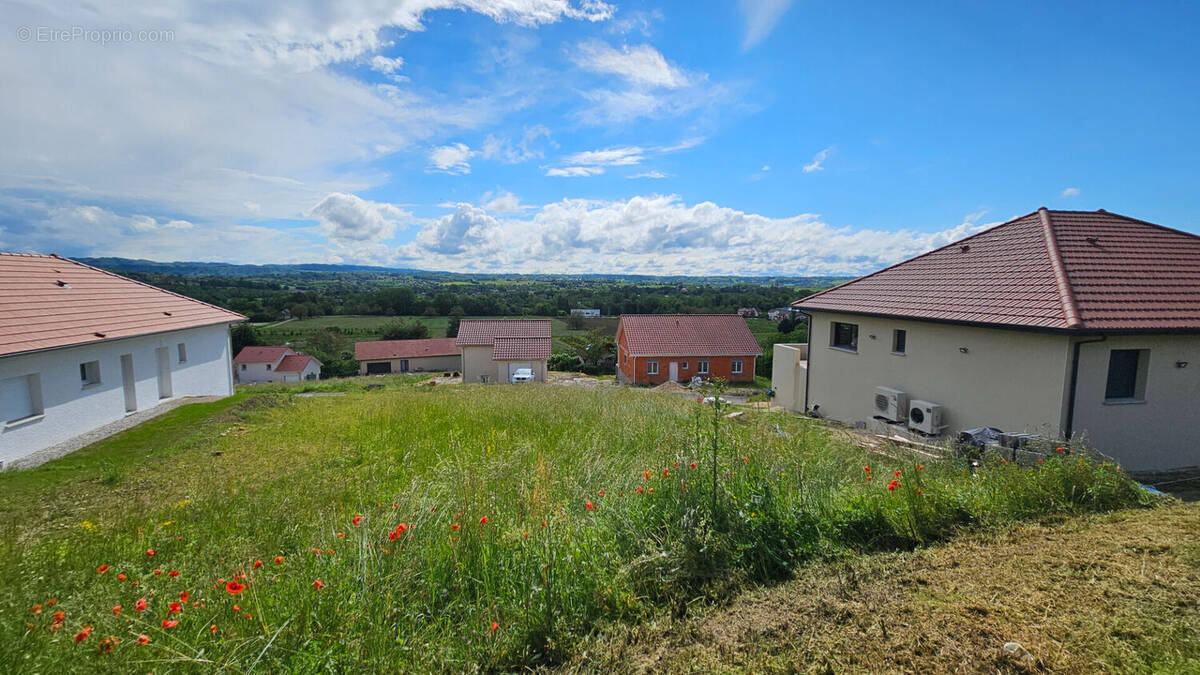 Terrain à SAINT-GENIX-SUR-GUIERS