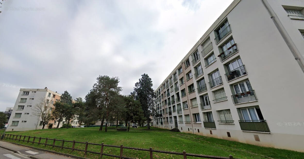 Appartement à DECINES-CHARPIEU