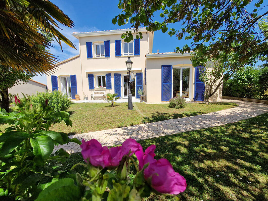 Maison à LA CHAPELLE-BASSE-MER