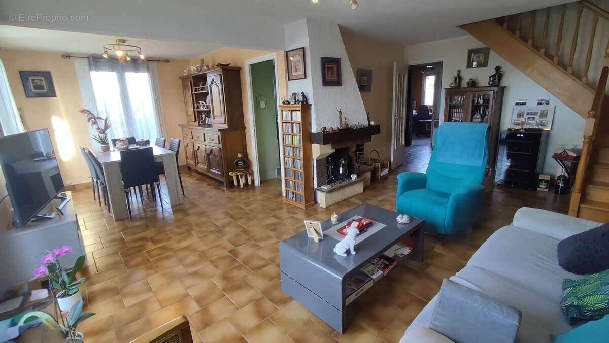 Maison à JASSANS-RIOTTIER