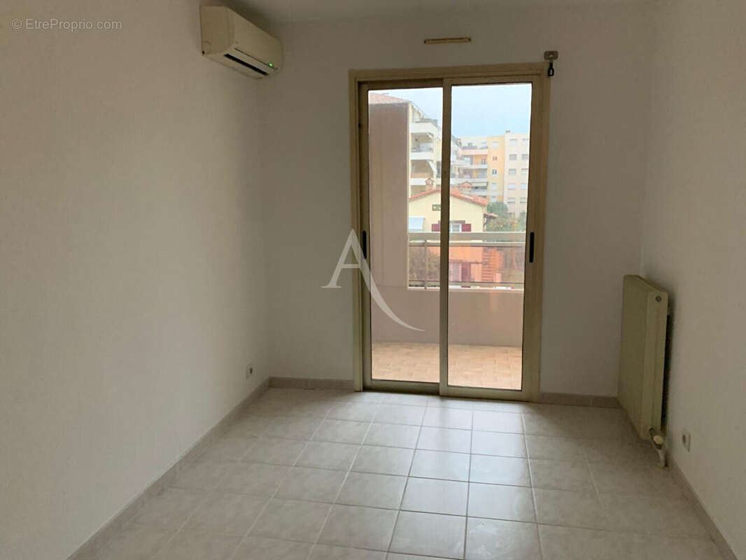 Appartement à SAINT-LAURENT-DU-VAR