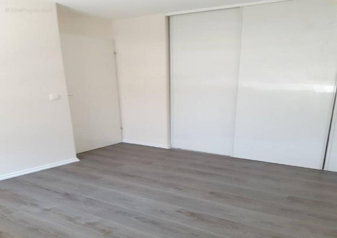 Appartement à CHANTELOUP-LES-VIGNES